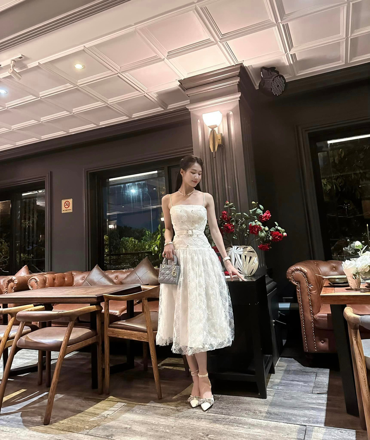 Vẻ đẹp mỹ miều, duyên dáng với mái tóc đen cùng làn da trắng giúp cô níu giữ mọi ánh nhìn của cư dân mạng.