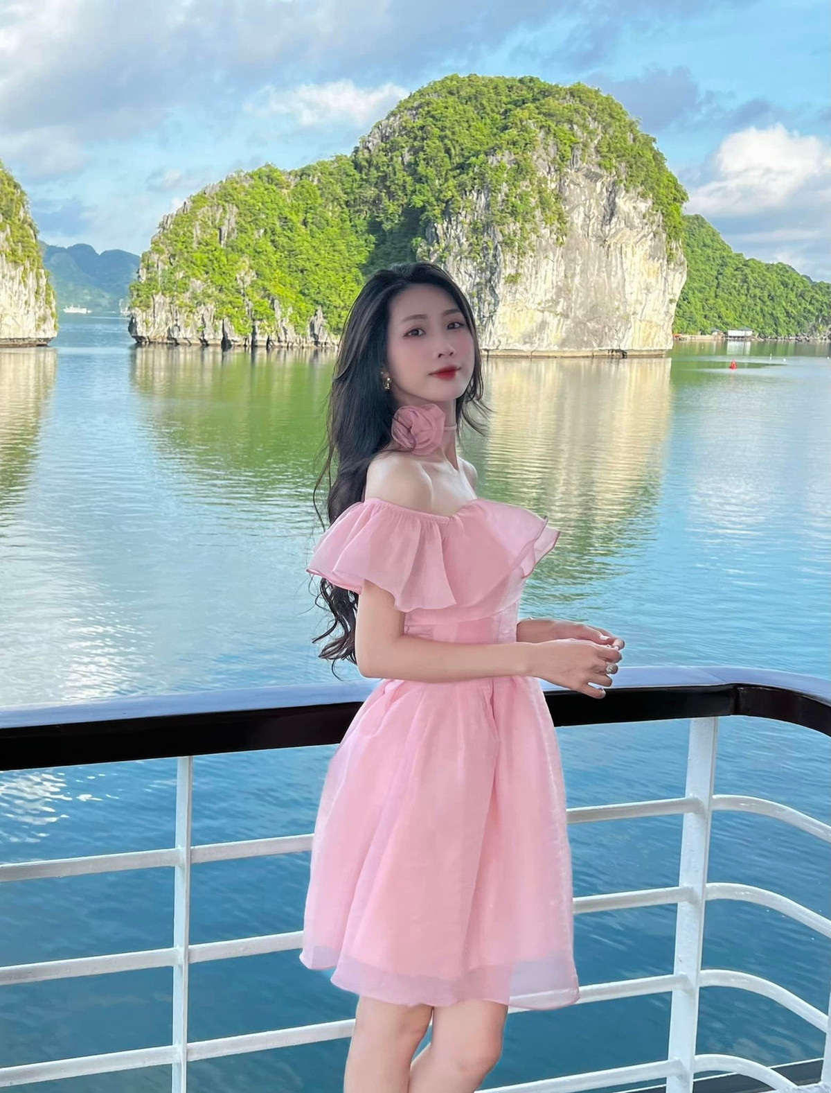 Phạm Thị Ngọc Ánh, sinh năm 1999, đến từ Hà Nam là hot girl gây ấn tượng với chiều cao 1m70 và số đo ba vòng: 81-59-91.