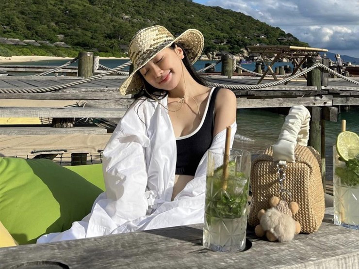 Vợ Hà Đức Chinh nhận được nhiều lời khen vì nhan sắc ngày càng thăng hạng sau khi kết hôn.