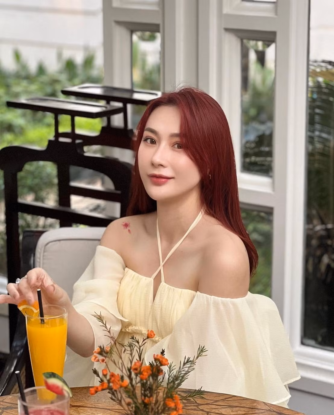 Hiện tại, nàng hot girl lấn sân sang mảng kinh doanh về mảng làm đẹp và thời trang. Cô vẫn làm công việc văn phòng. Cô thỉnh thoảng tự làm người mẫu cho chính thương hiệu của mình.