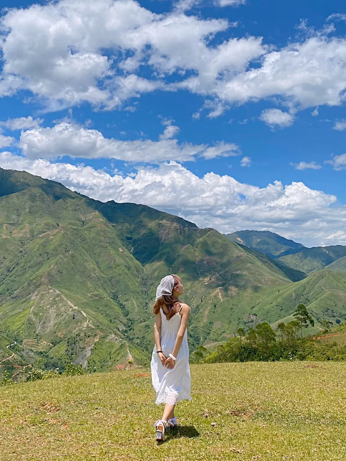 Du lịch Tà Xùa có rất nhiều địa điểm nổi tiếng ở quanh khu vực này như cây cô đơn, mỏm cá heo... nên càng khiến cho nhiều người thích thú. Ảnh: Nguyễn Kiều Trang