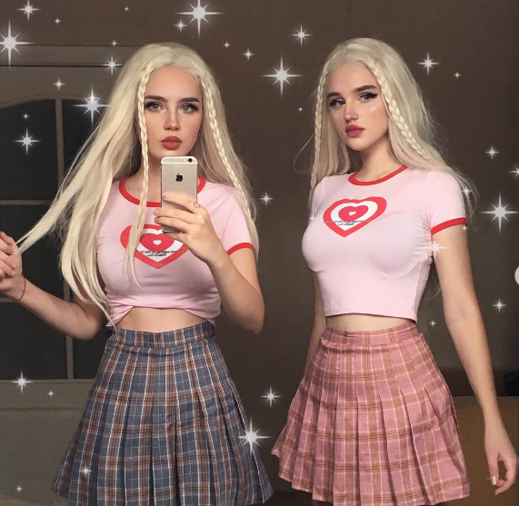 Mỗi khi chụp hình cùng nhau, cặp chị em người Nga khiến mọi người trầm trồ về ngoại hình siêu thực.