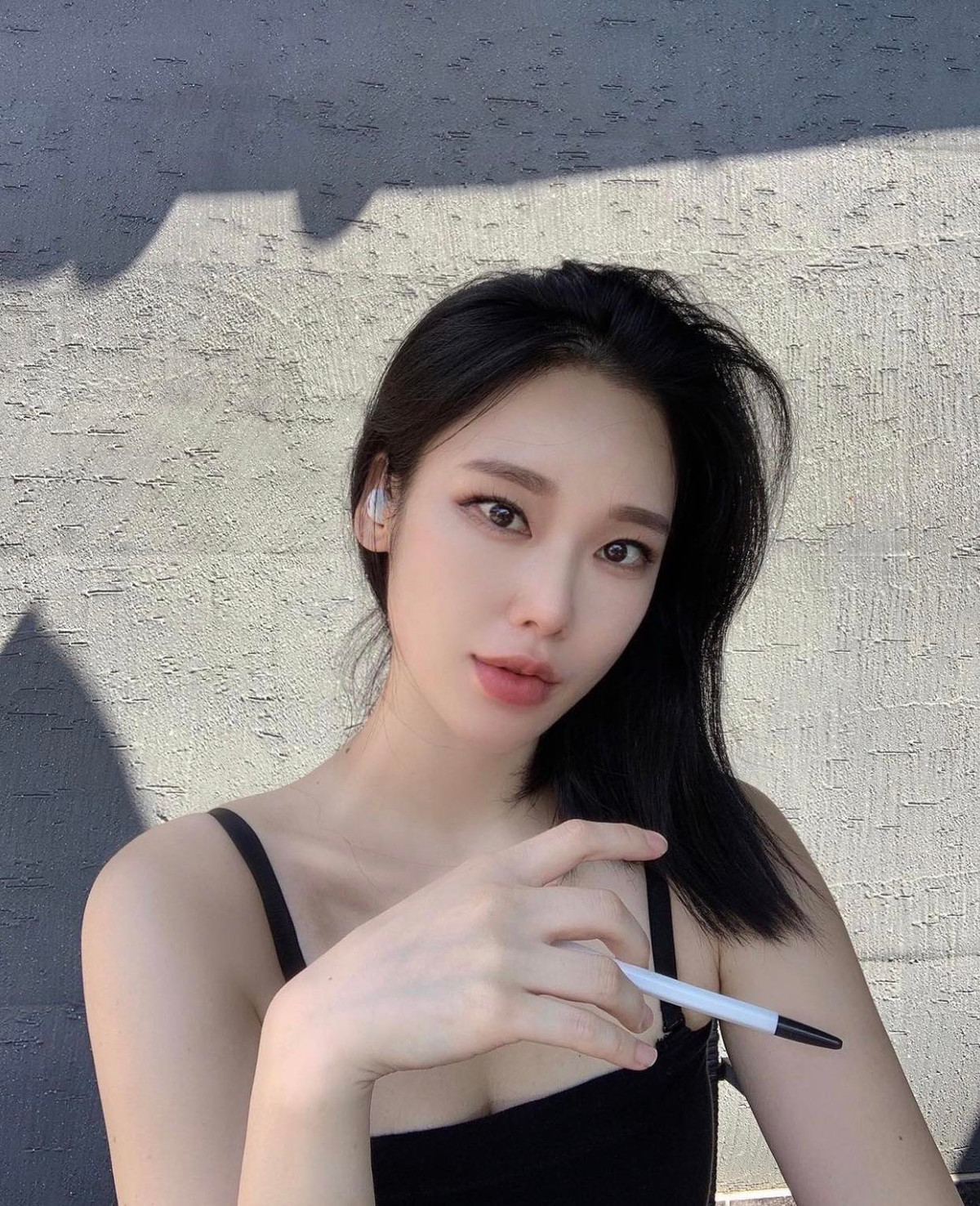 Hot girl Han Quoc gay sot voi vong eo be hon Ngoc Trinh