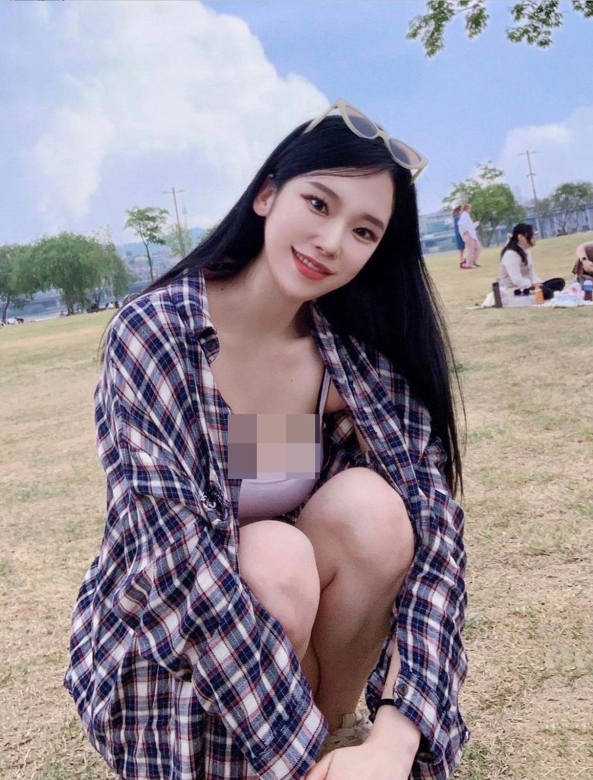 Thậm chí, ngay cả phái nữ nhìn vào cơ thể của Park Hyun-yi cũng vô cùng ngưỡng mộ, khát khao.