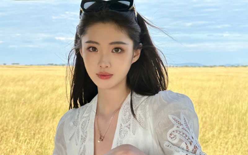 Sở hữu thần thái không thua gì người mẫu chuyên nghiệp, mỗi bức ảnh của cô khiến cho fan hâm mộ thả tim rất nhiều.