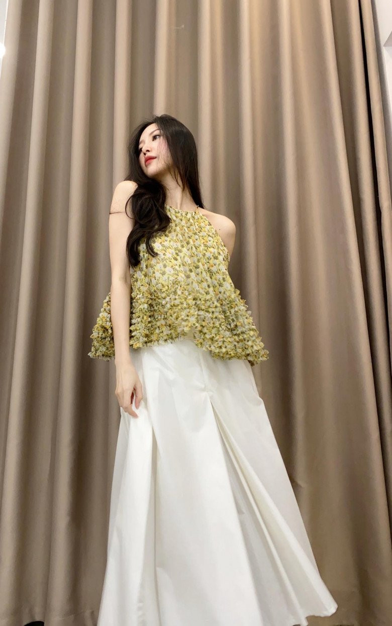 Trong hầu hết các khoảnh khắc thường ngày của Vũ Ngọc Châm, cô khiến bao người phải xuýt xoa vì ăn mặc chỉn chu, sang trọng.