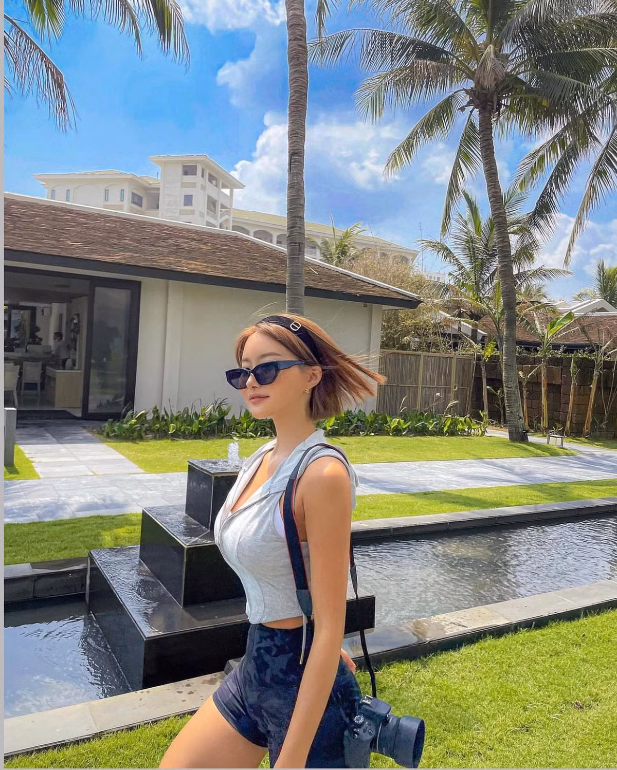 Với vóc dáng chuẩn đẹp với đường cong "hút mắt", không ít người hâm mộ từng đánh giá Younada là hot girl thể thao gợi cảm bậc nhất xứ Hàn.