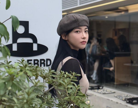 Với ngoại hình xinh xắn, vóc dáng nóng bỏng, nữ VĐV điền kinh thu hút lượng lớn fan hâm mộ.