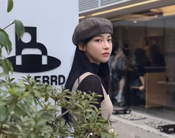 Với ngoại hình xinh xắn, vóc dáng nóng bỏng, nữ VĐV điền kinh thu hút lượng lớn fan hâm mộ.