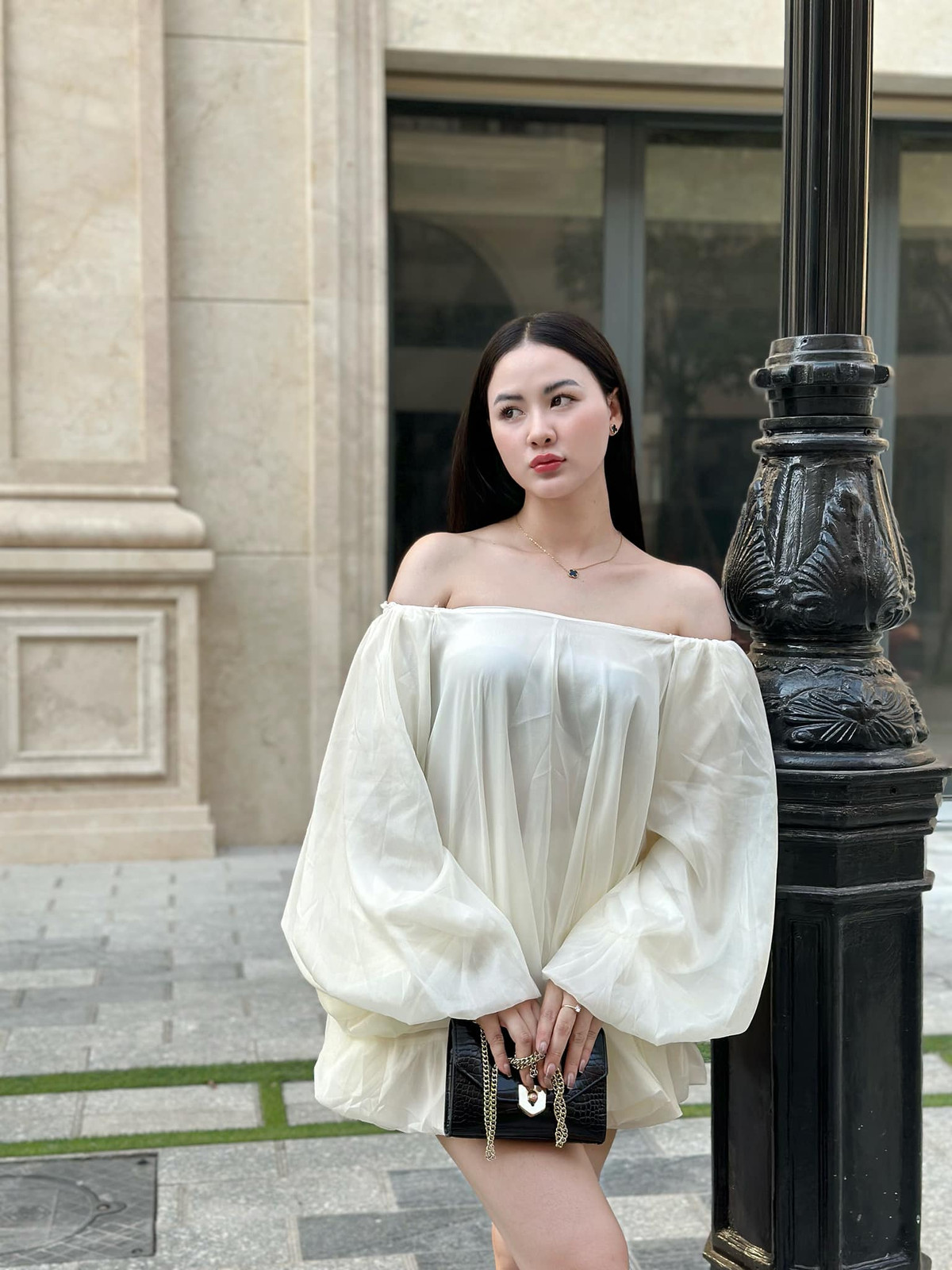 Dù thường xuyên đăng tải hình ảnh gợi cảm, có chút khoe những đường cong cơ thể thế nhưng gái xinh Nha Trang vẫn khiến nhiều người không thấy phản cảm.