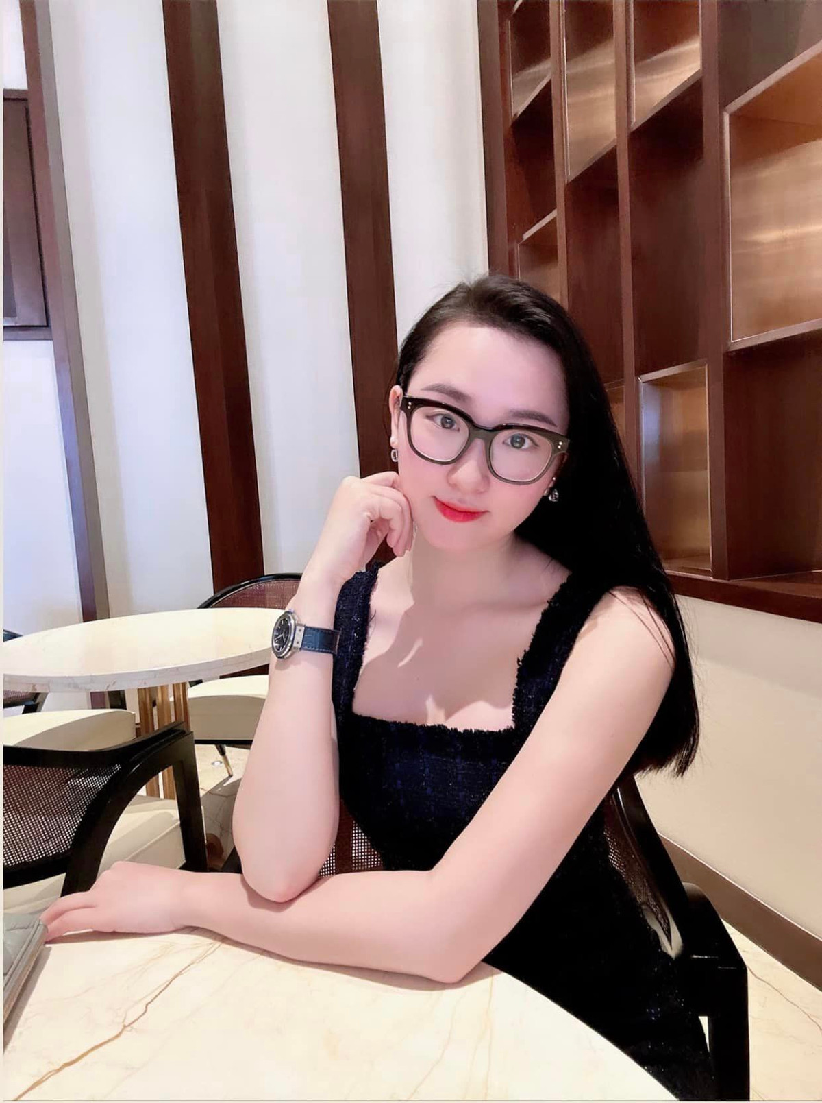 Từ làn da căng bóng đến đôi môi căng mọng của cô nàng chính là niềm mơ ước của bao chị em phụ nữ.