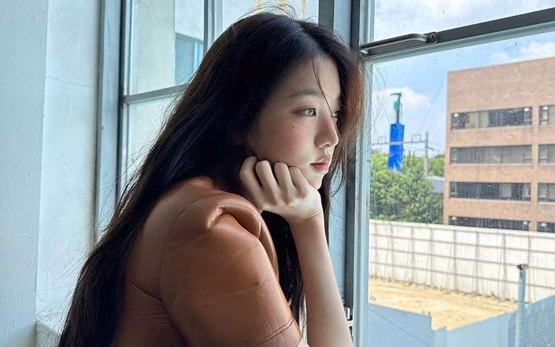 Jang Won Young luôn biết cách làm nổi bật bản thân thông qua thần thái, trang phục.