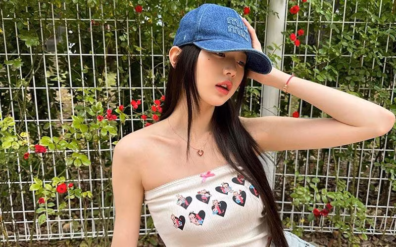 Sau khi lan truyền khắp cõi mạng, danh tính của cô gái này nhanh chóng tìm ra.