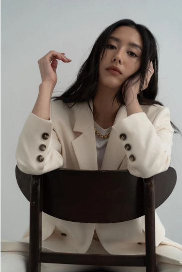 Bắt đầu công việc chụp mẫu ảnh từ năm 2015, Ngọc Ánh ghi điểm với ngoại hình và gương mặt cuốn hút.