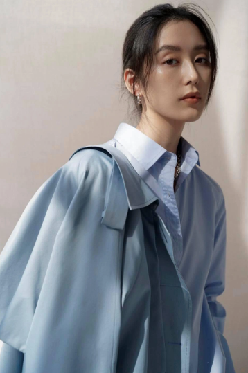 Ngọc Ánh làm mẹ một con nhưng vẫn gây ấn tượng khi có phong cách ăn mặc thời thượng, có gu.