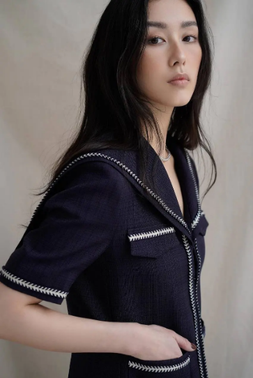 Nhờ sở hữu gương mặt thon nhỏ, sống mũi cao thẳng cùng những đường nét cực tinh tế, nhìn Ngọc Ánh luôn cuốn hút trong mọi khung hình.