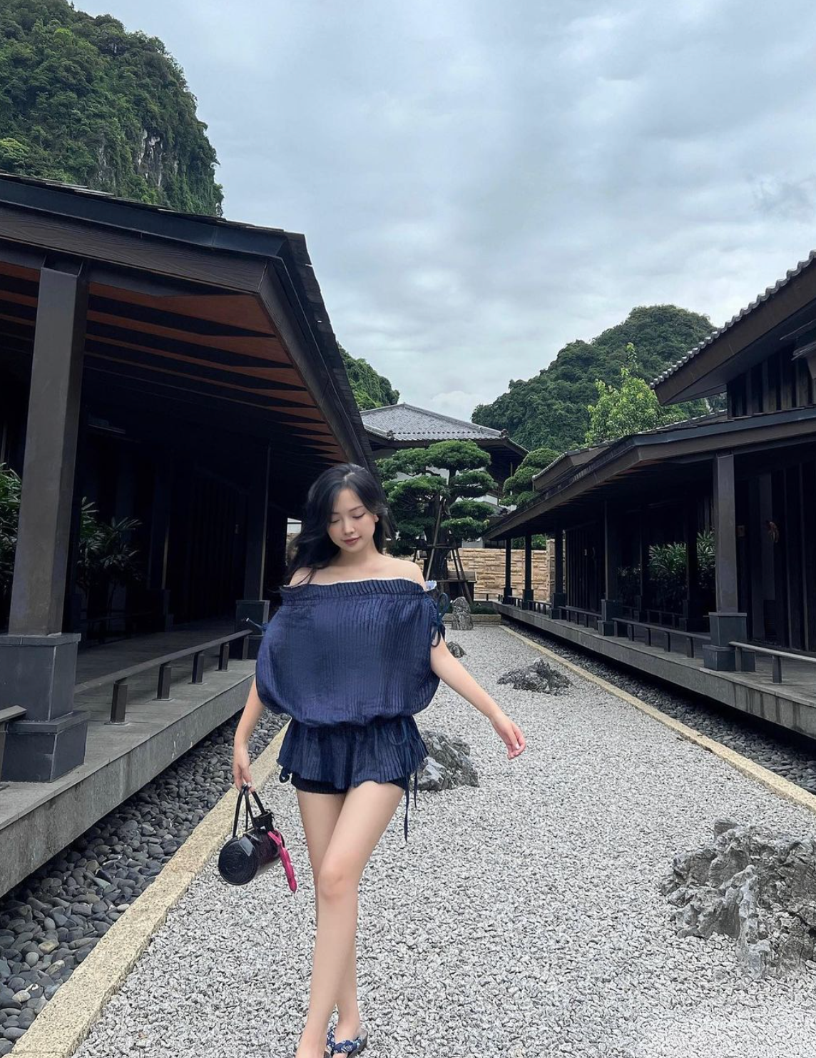 Hot girl Bắc Giang được yêu thích nhờ sở hữu gương mặt sáng, đôi mắt to cùng vóc dáng cân đối.