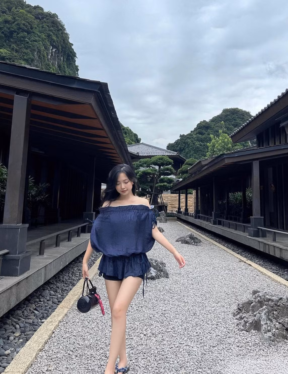 Hot girl Bắc Giang được yêu thích nhờ sở hữu gương mặt sáng, đôi mắt to cùng vóc dáng cân đối.