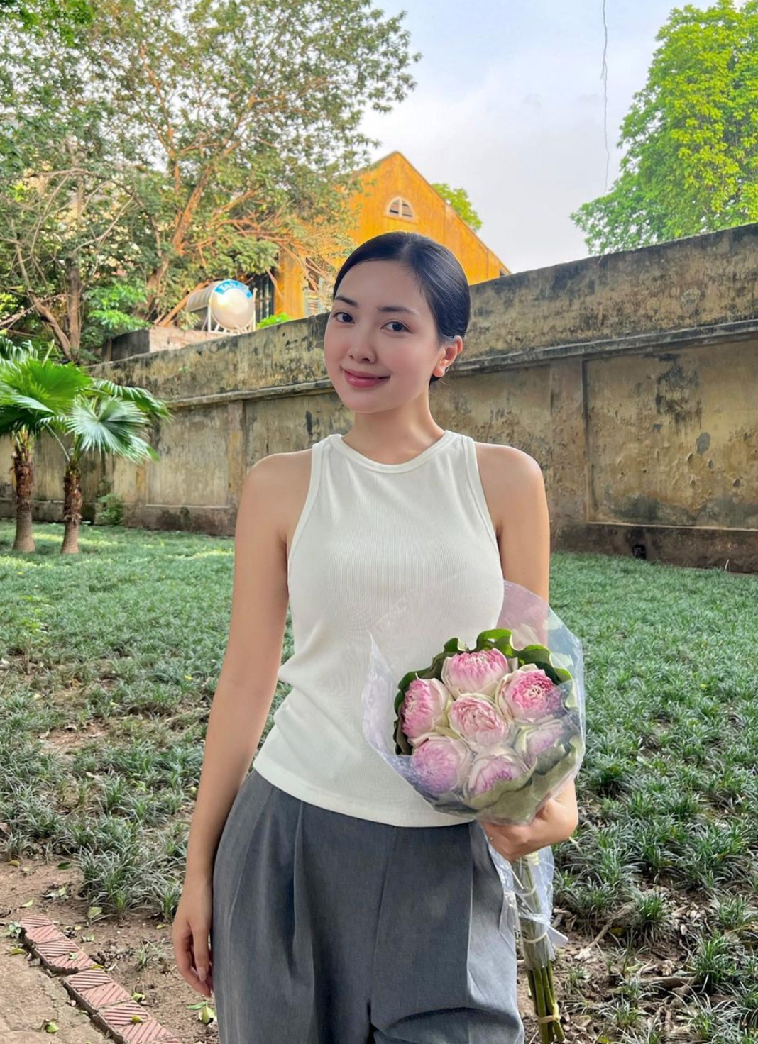 Cộng đồng mạng thường bày tỏ sự ngưỡng mộ với làn da không tỳ vết của Hà Trang.