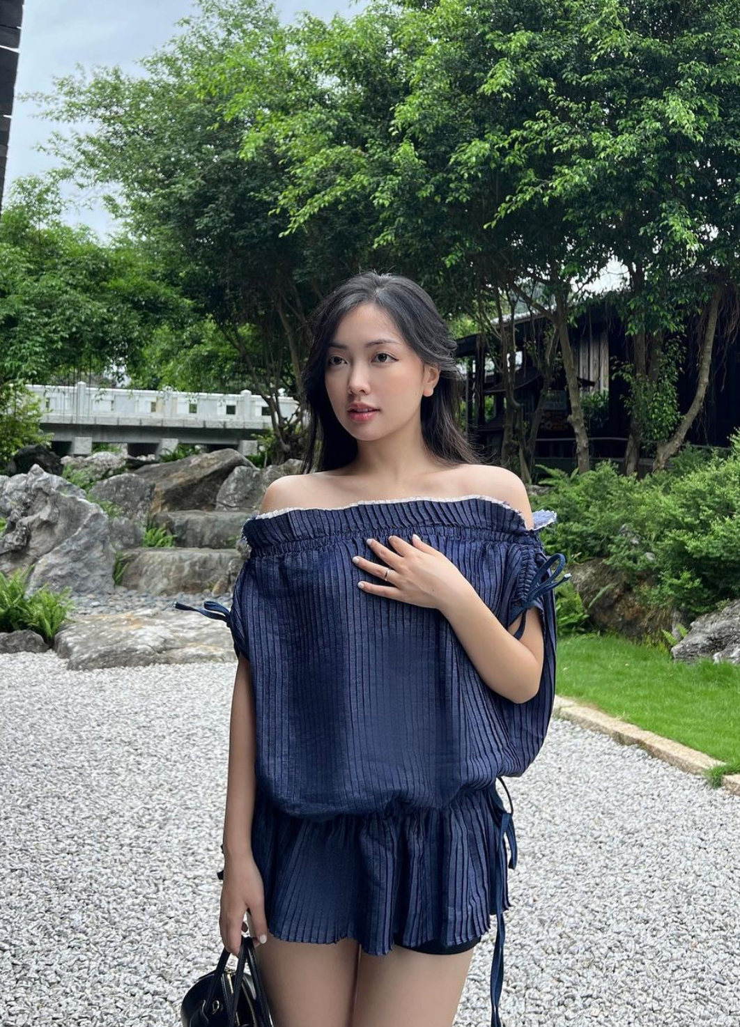 Mai Hà Trang từng là sinh viên Đại học Mỹ thuật Việt Nam. Sau khi kết hôn với Đức Chinh, gu thời trang của Mai Hà Trang được cho có nhiều thay đổi hơn trước...