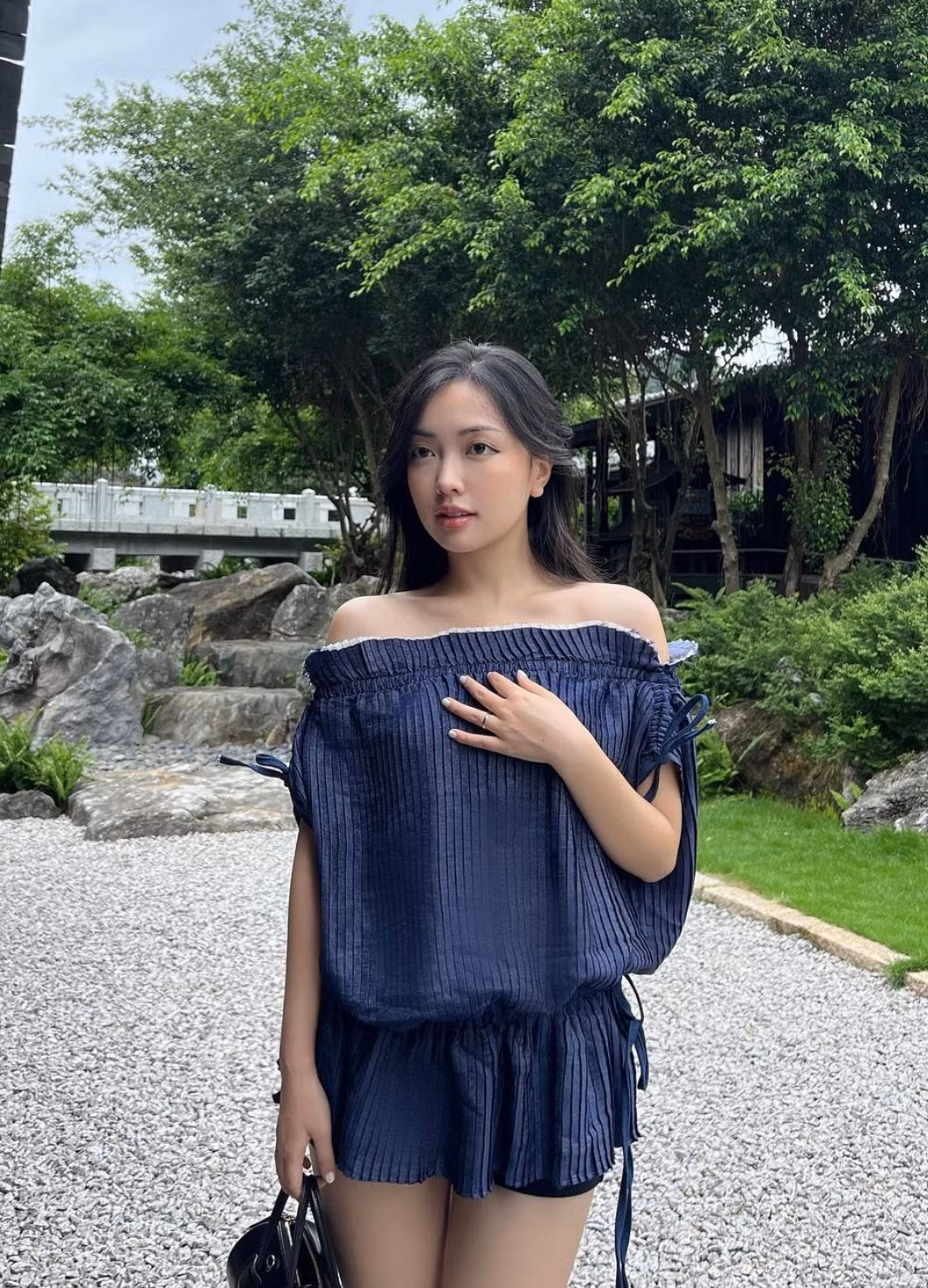 Mai Hà Trang từng là sinh viên Đại học Mỹ thuật Việt Nam. Sau khi kết hôn với Đức Chinh, gu thời trang của Mai Hà Trang được cho có nhiều thay đổi hơn trước...