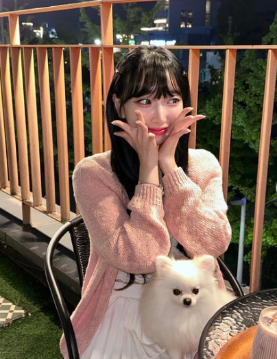 Cô thường xuyên tạo ra những buổi livestream vui nhộn và tràn đầy năng lượng, thu hút hàng ngàn người xem tham gia vào các hoạt động trực tuyến cùng cô.