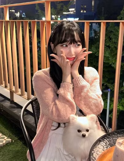 Cô thường xuyên tạo ra những buổi livestream vui nhộn và tràn đầy năng lượng, thu hút hàng ngàn người xem tham gia vào các hoạt động trực tuyến cùng cô.