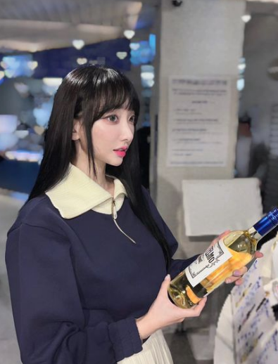 Bên cạnh đó, cô nàng bày tỏ mong muốn chàng trai của mình là người tốt bụng, nhã nhặn, lịch sự. Cô muốn nửa kia của mình phải luôn đặt cô là ưu tiên số 1.