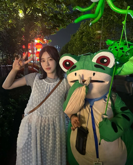 Nhiều người ngạc nhiên trước vẻ đẹp không thua kém hoa hậu cùng làn da trắng sáng của cô, khác so với một vận động viên bóng chuyền bãi biển luôn phơi mình dưới nắng.