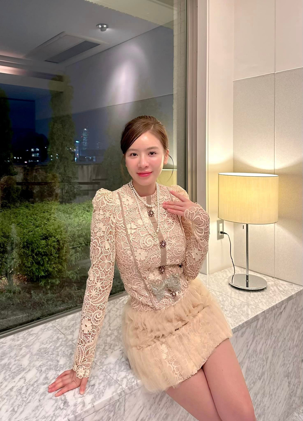 Trước đó, một trang tin nổi tiếng dành cho giới trẻ Trung Quốc chia sẻ loạt ảnh của hot girl Phương Bora, kèm theo những lời khen ngợi về nhan sắc. Dưới phần bình luận của bài viết, nhiều thành niên viết: "Muốn cưới cô gái này làm vợ", "Phải lấy người như em"...