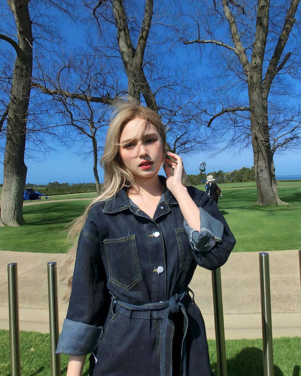 Tuy nhiên nhân vật chiếm spotlight trong loạt ảnh được Xoài Non đăng tải lại là Xemesis.