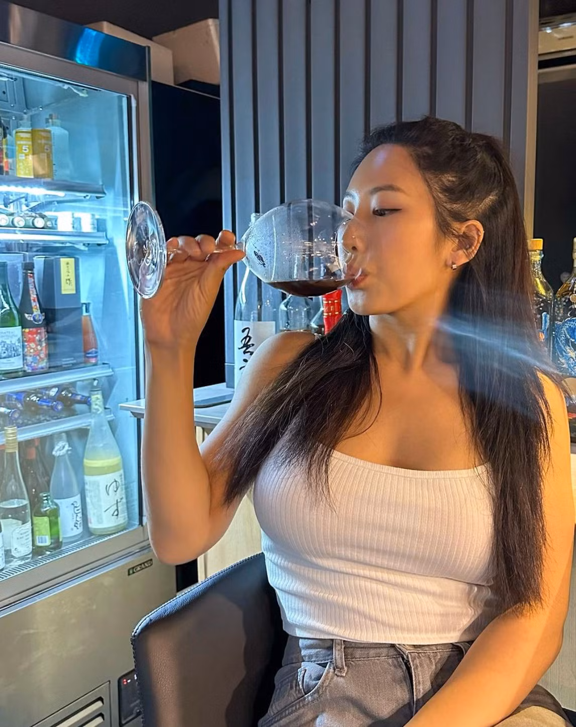 Shin Yoo Jeong còn được các nhãn hàng yêu thích và lựa chọn để thực hiện các chiến dịch quảng bá mỹ phẩm, thời trang thể thao...