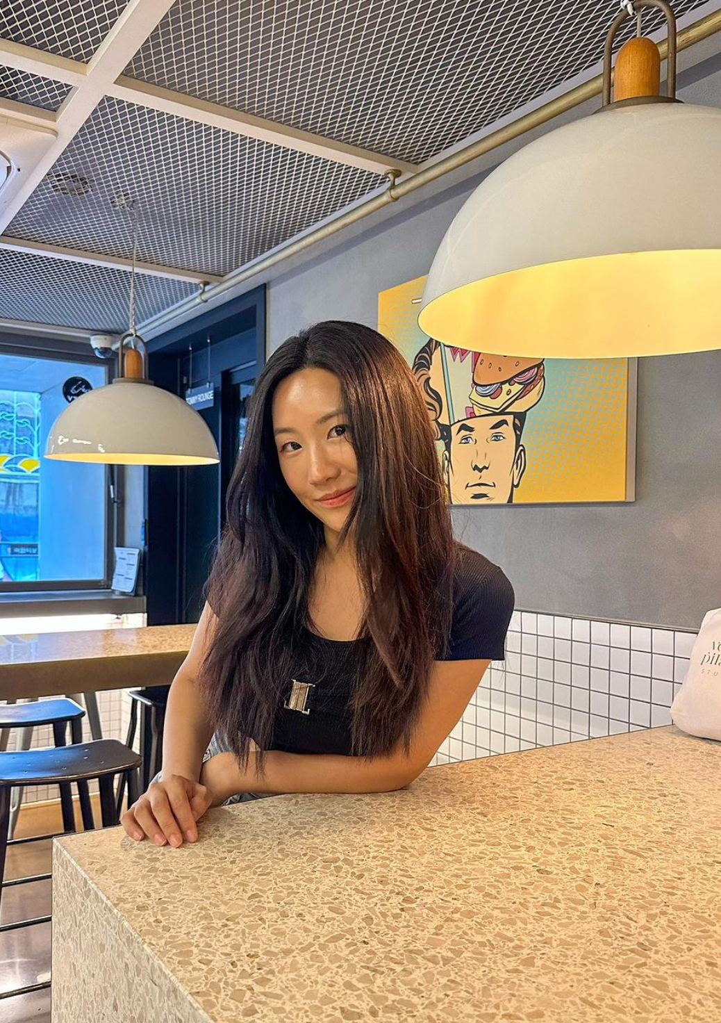 Cô nàng khiến nhiều người ngưỡng mộ vì có vòng eo săn chắc, lộ rõ cơ bụng số 11.