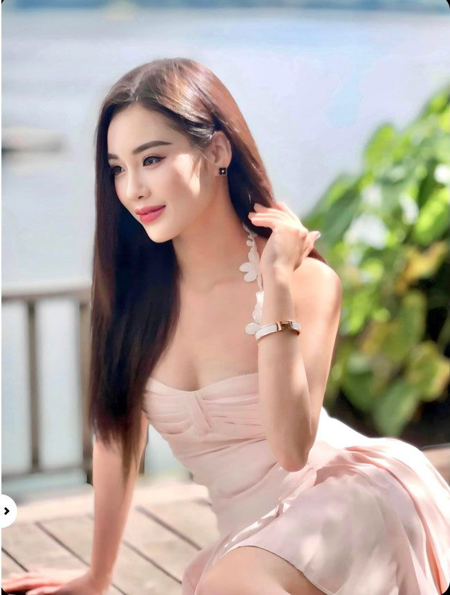 Nguyễn Ngọc Mai là nữ tiếp viên của một hãng hàng không Việt Nam. Cô nàng nổi tiếng trên mạng xã hội khi tham gia chương trình "Nóng cùng World Cup 2022".