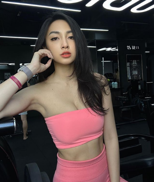 Là doanh nhân giàu có nên Jessie Lương còn biết cách đầu tư cho sắc vóc.