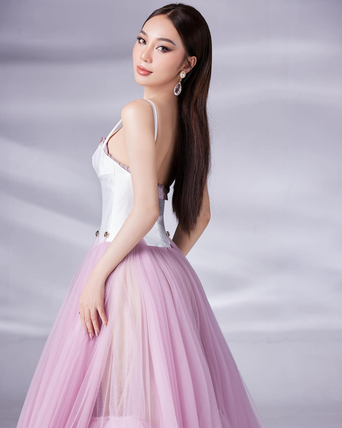 Trưởng thành từ các clip khoe visual ngọt ngào chuẩn "tiểu thư lá ngọc cành vàng" trên TikTok, Hoàng Kim Chi nhanh chóng nhận được tình yêu thương lớn.