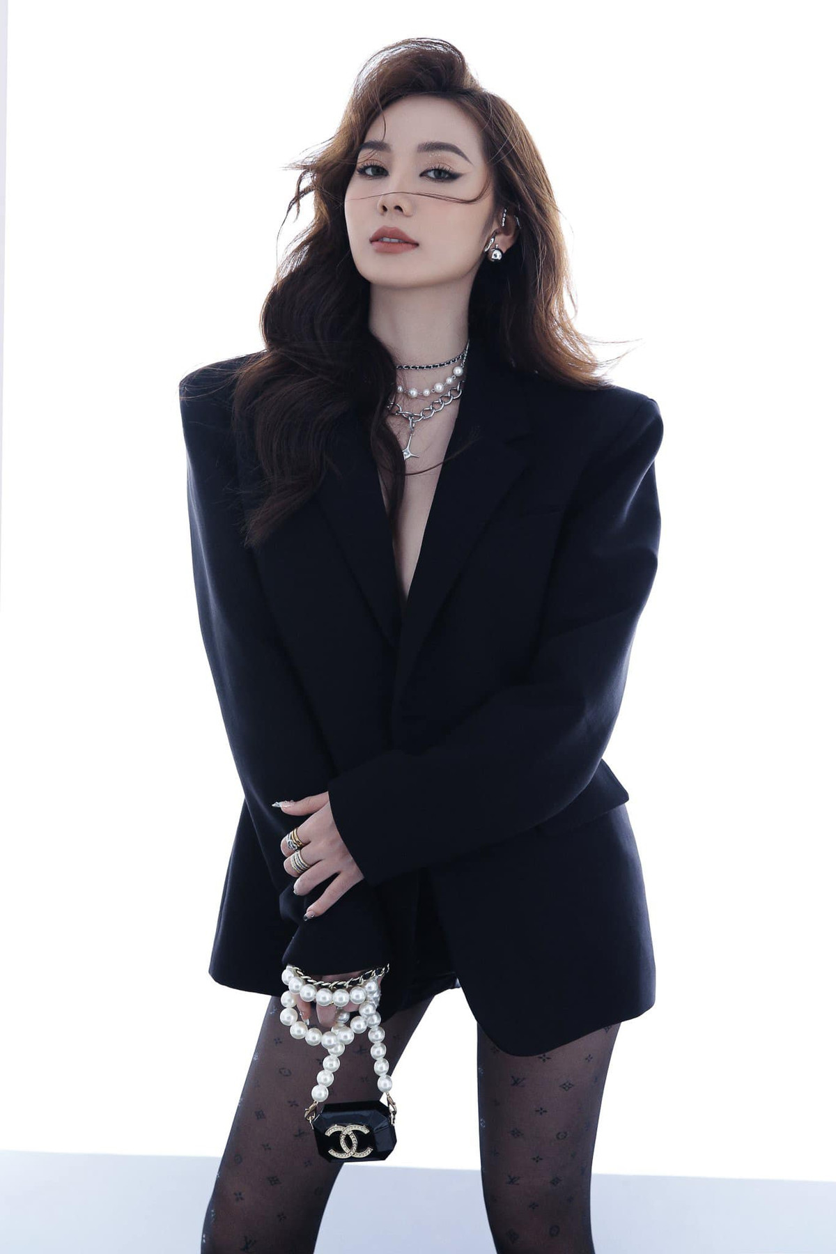 Hoàng Kim Chi quê Quảng Trị, là nữ giám đốc của một thương hiệu về sản phẩm chăm sóc tóc.