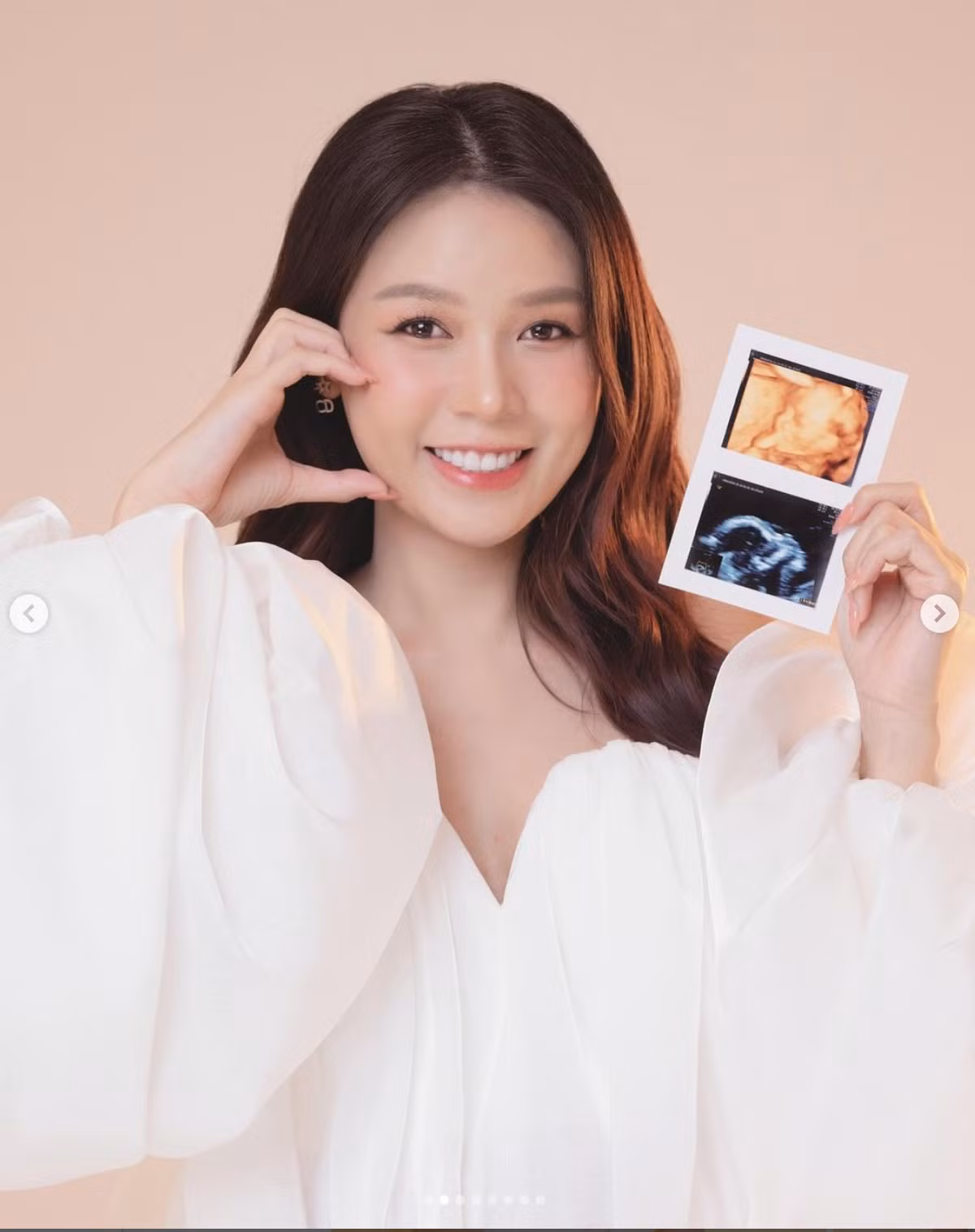 Cư dân mạng gửi những lời chúc tốt đẹp đến cựu hot girl Sam khi chính thức bước sang thiên chức mới.