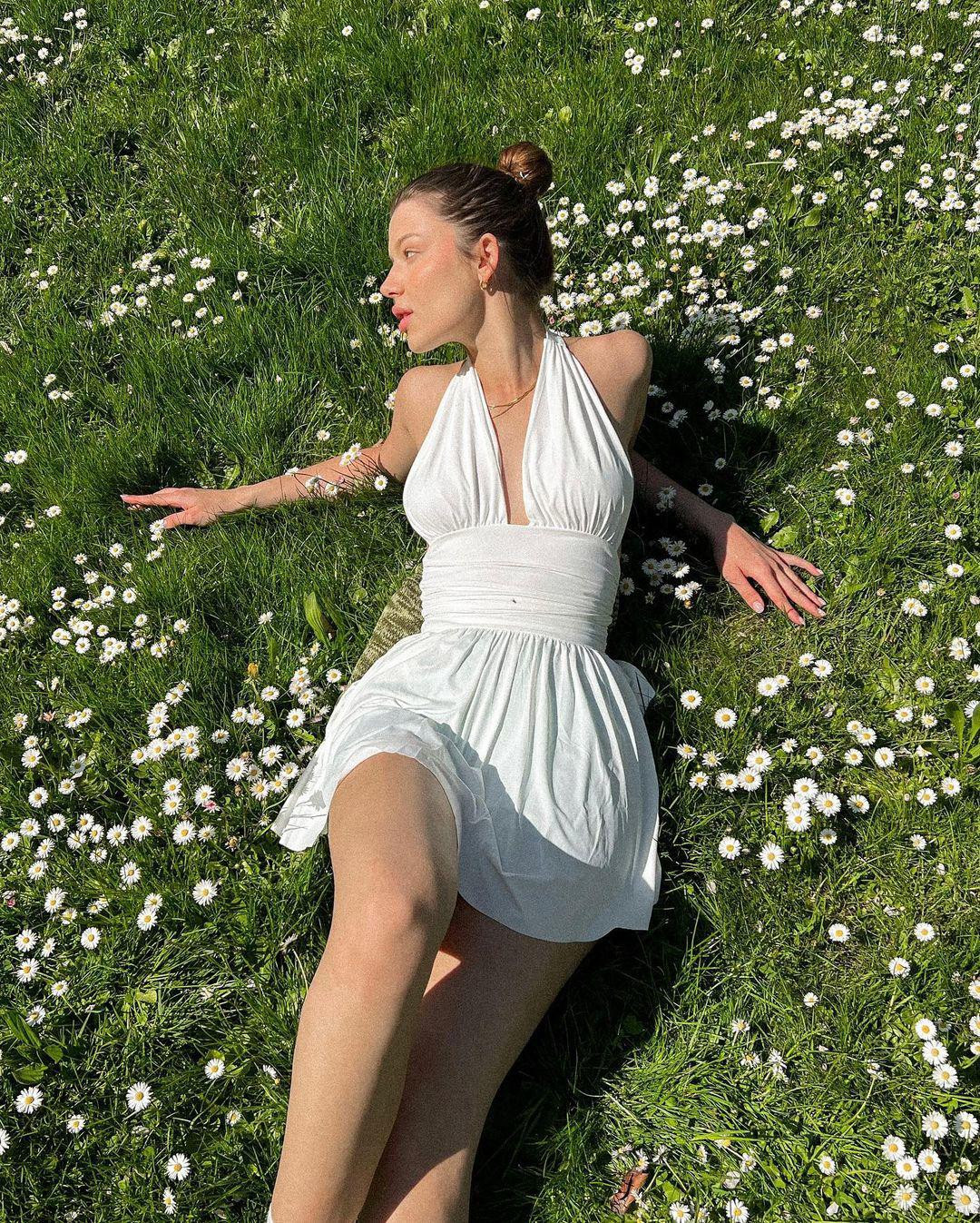 Người đẹp thu hút hàng trăm nghìn người theo dõi, yêu mến khi thường xuyên đăng tải những hình ảnh về phong cách thời trang, make up, tips tập luyện,...