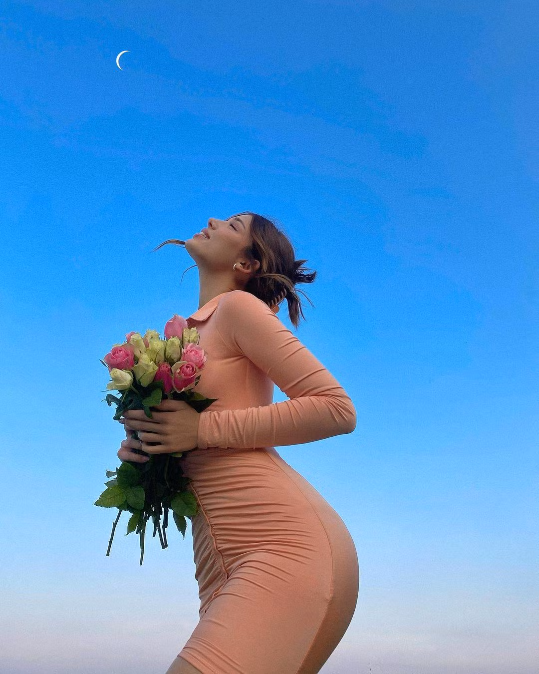 Hiện tại, cô đang là một blogger thời trang nổi tiếng trên mạng xã hội.