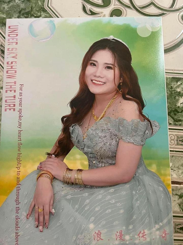 Theo đó, đám cưới diễn ra gần đây nhưng khi lật giở lại album cưới họ phải tá hỏa bởi cứ ngỡ bị đưa lên tàu vũ trụ du hành về quá khứ cách đây 10 năm.