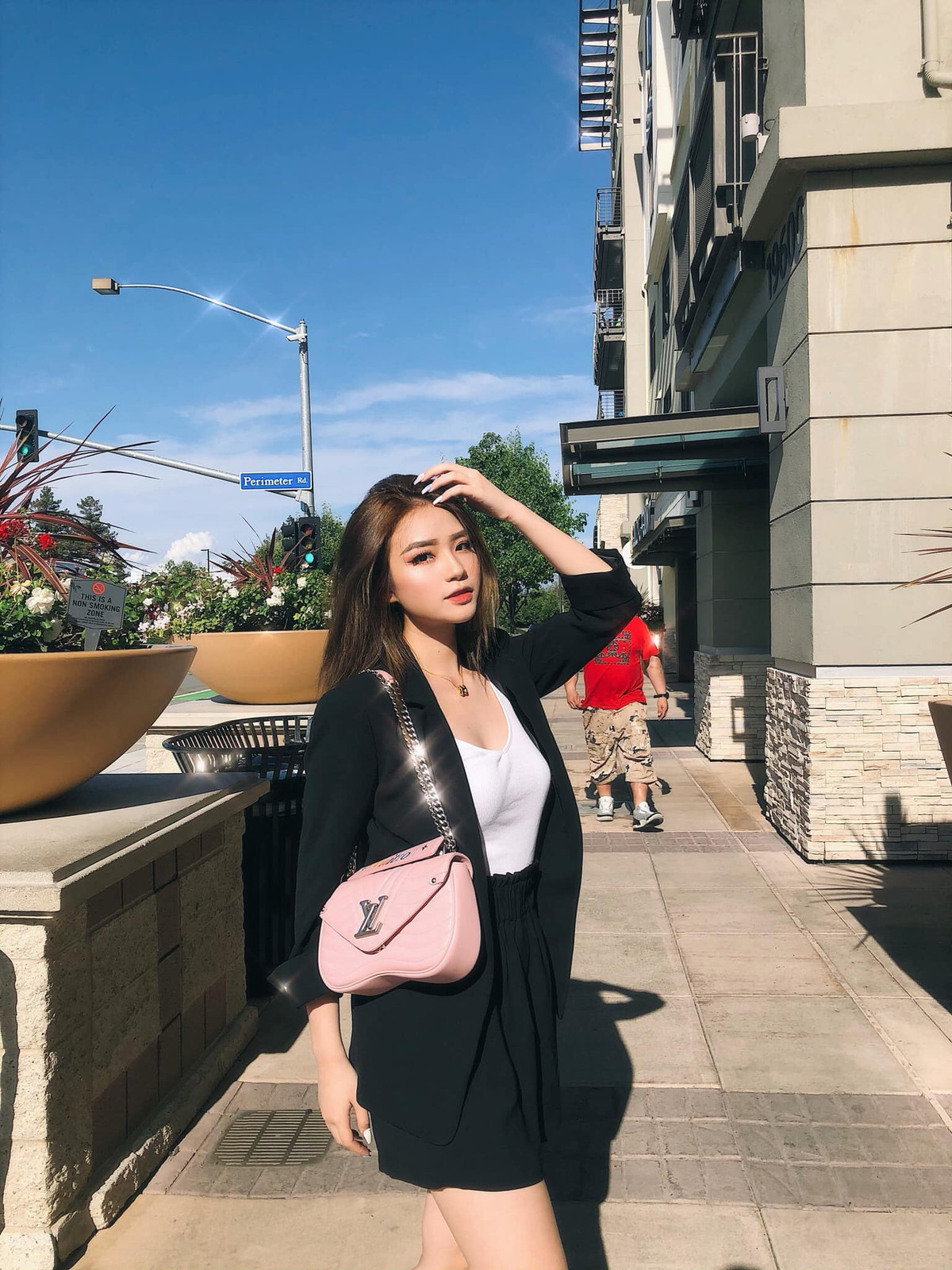 Cô nàng vẫn thường xuyên cập nhật hình ảnh đi chơi, gia nhập hội rich kid.