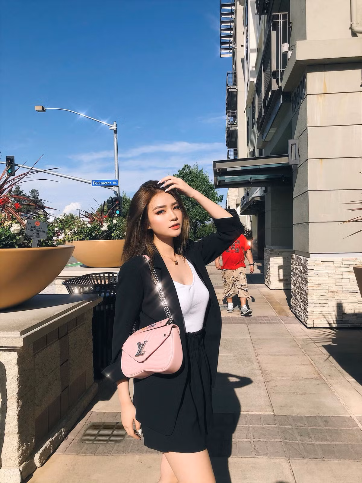 Cô nàng vẫn thường xuyên cập nhật hình ảnh đi chơi, gia nhập hội rich kid.