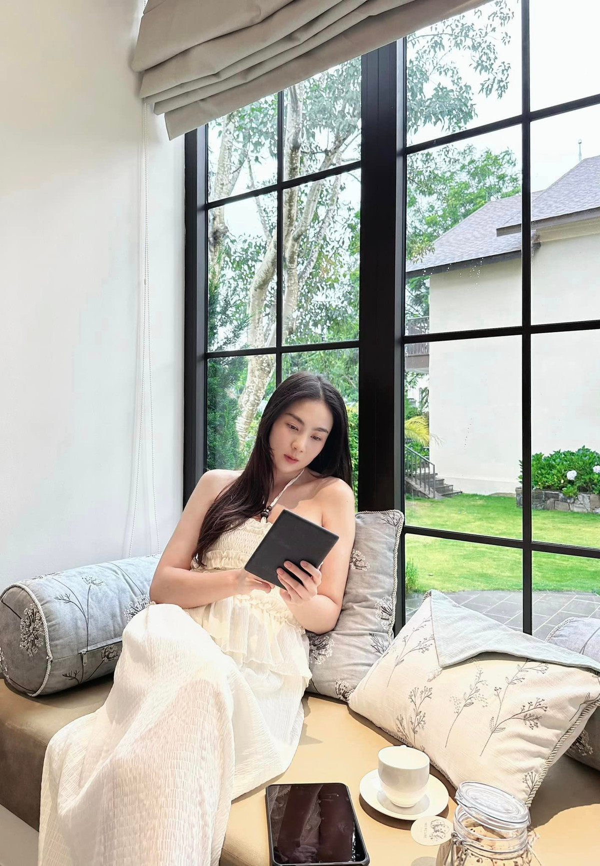 Mai Ngọc sở hữu chiều cao lí tưởng 1,72m cùng số đo vòng eo 58cm.