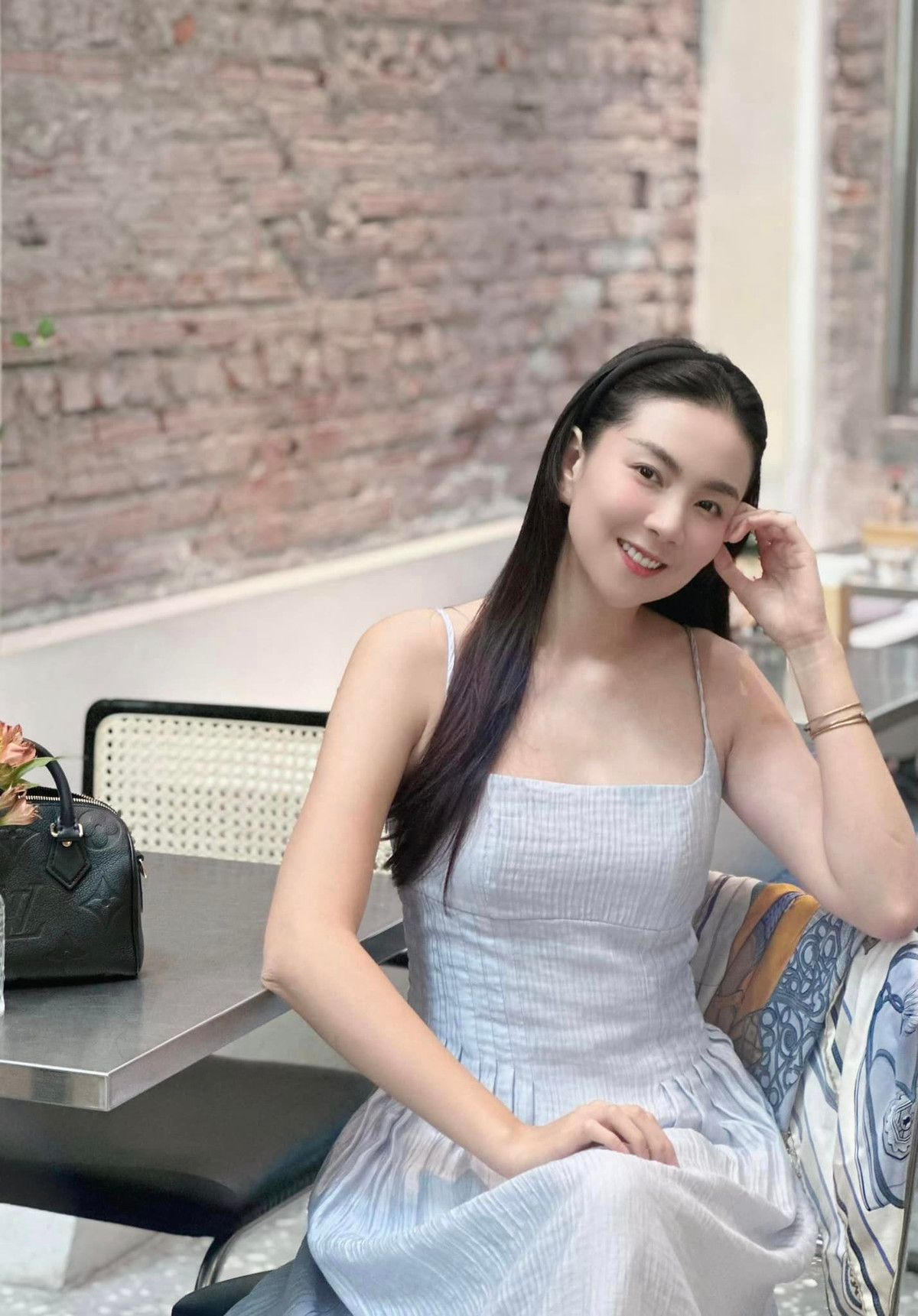 Hiện tại, ngoài tập gym, cô còn đạp xe, đánh golf mỗi khi rảnh và có một chế độ ăn lành mạnh.