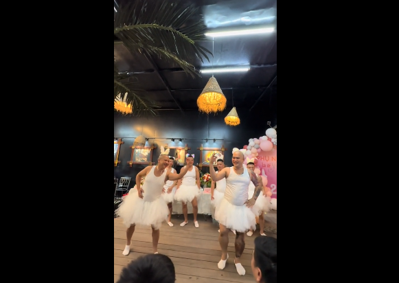 Phần đông khán giả nữ khen ngợi tinh thần, "cái tâm" của các anh đối với các nữ đồng nghiệp nhân ngày Phụ nữ Việt Nam 20/10.