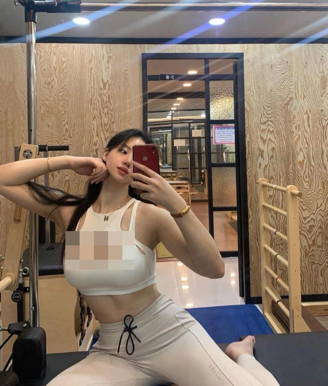 Vẻ đẹp “vượt chuẩn” này của cô nàng nhận được nhiều sự ủng hộ, khen ngợi từ cư dân mạng.