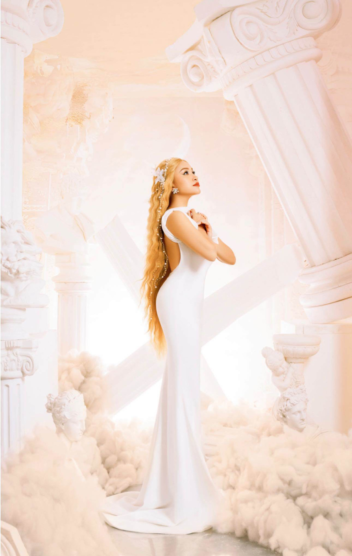 Nữ MC Vân Hugo là một trong những mỹ nhân Vbiz nhận được nhiều sự quan tâm của công chúng.