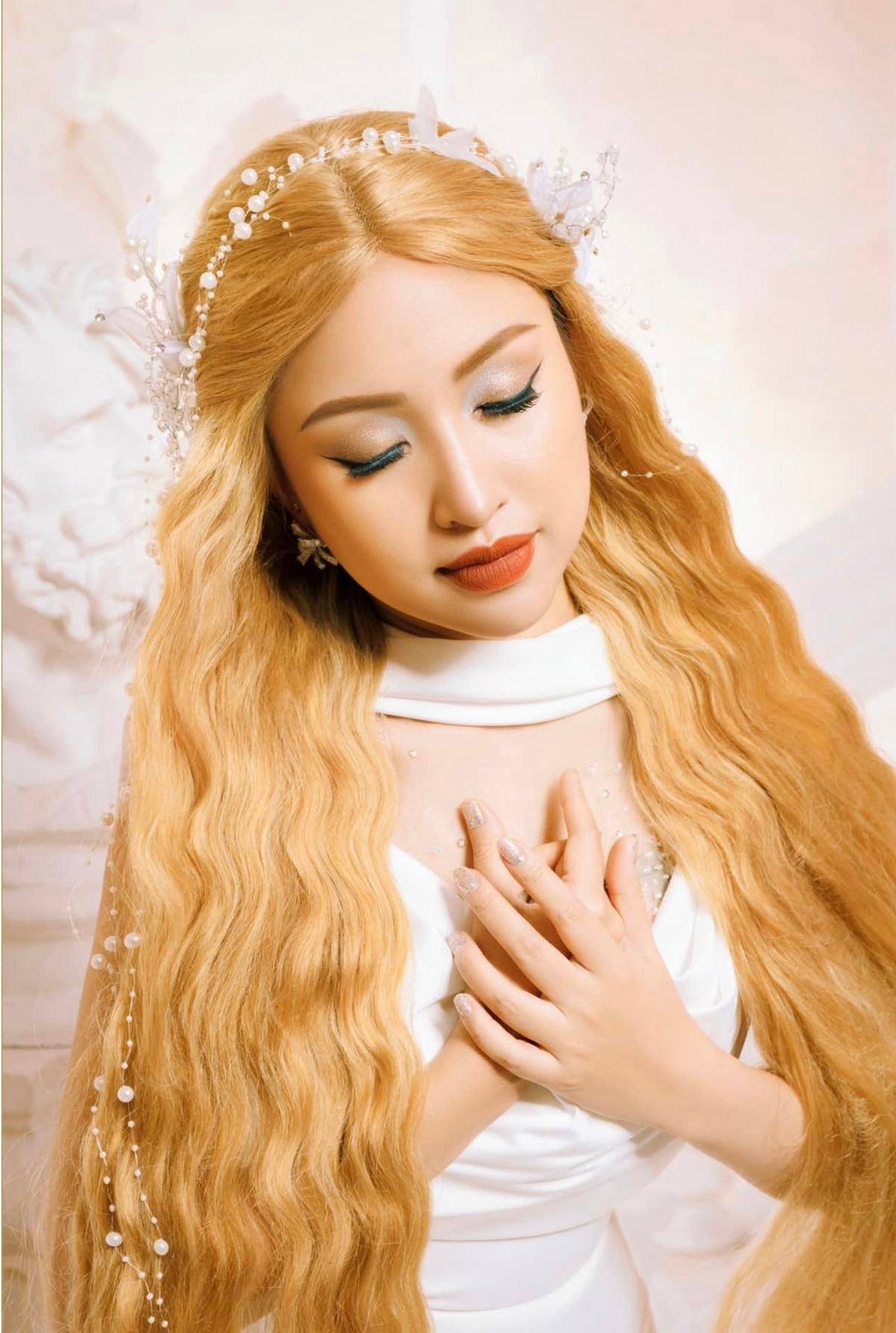 Được biết Vân Hugo là một trong những nữ MC, diễn viên sở hữu nhiều hình xăm lớn trên cơ thể.