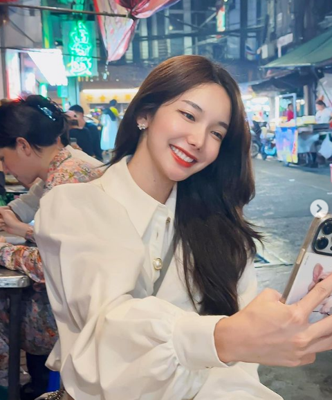 Người đẹp toát lên vẻ mong manh, thoát tục tựa các tiên nữ hạ phàm.